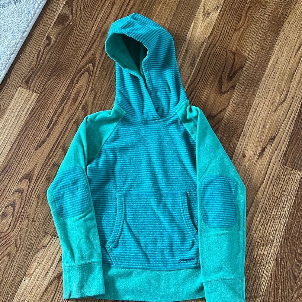 Patagonia Girls Small (8) Micro D hoodie